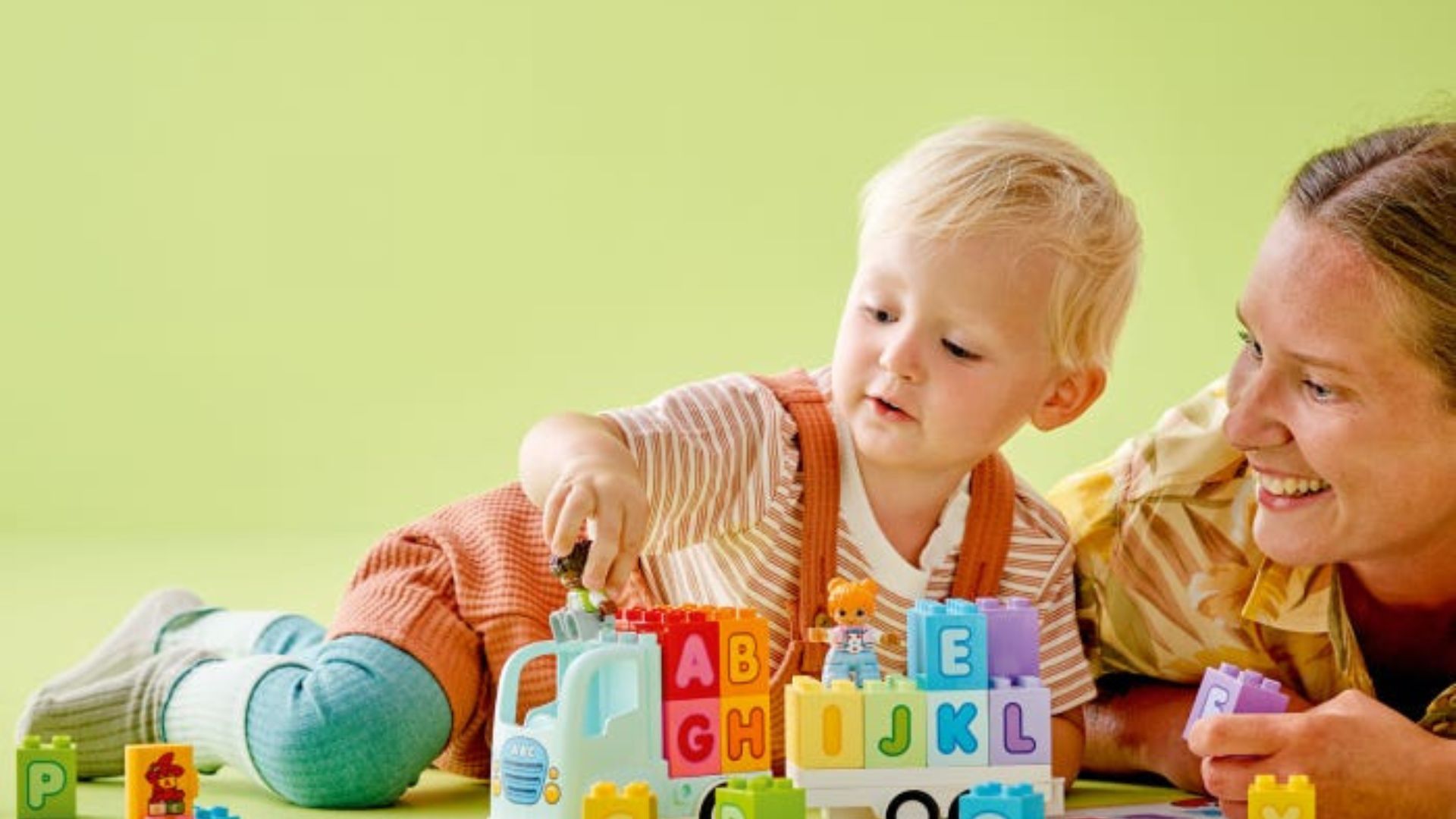 Toddlers Build Curiosity Through Play