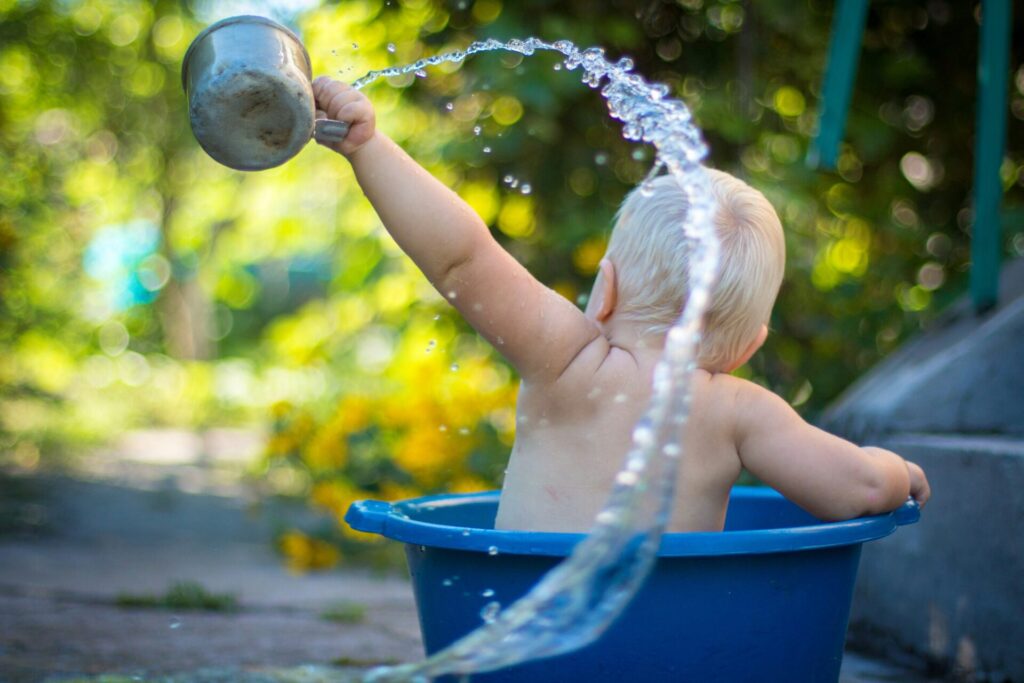 Water play calms and engages young minds